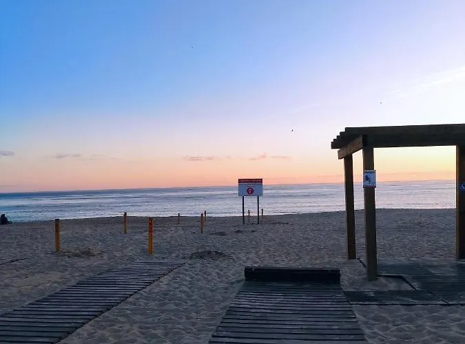 Blue Boat House - The Atlantic Breeze נאזרה